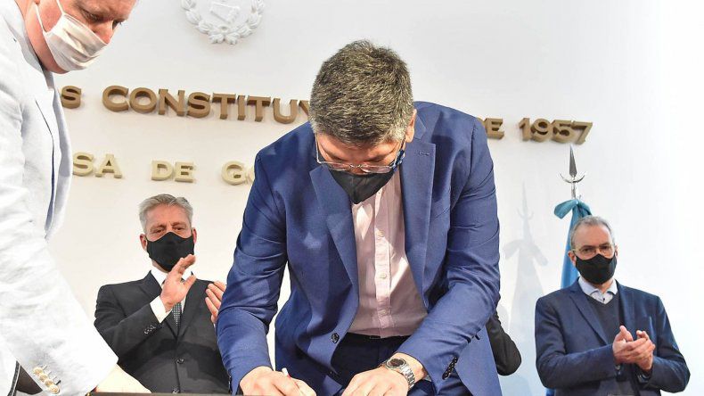 Reconversión pesquera: A partir de 2022 no podrán operar más buques de madera en Chubut