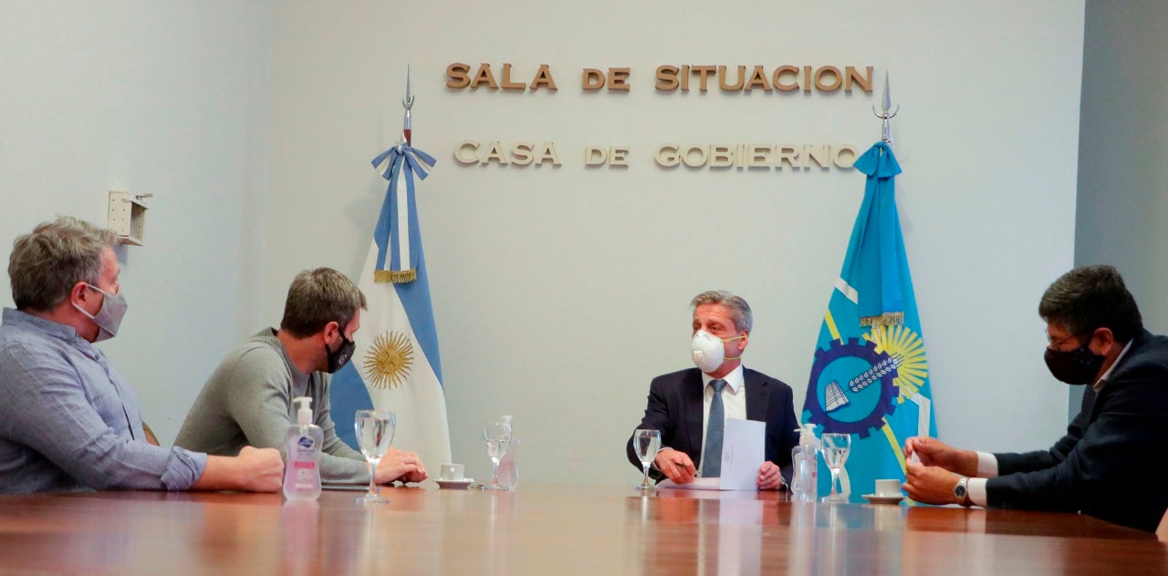 Arcioni recibió a representantes del sector pesquero previo al inicio de la temporada en aguas provinciales