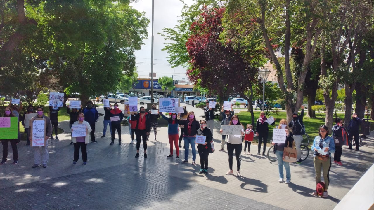 “Cartelazo” de la Atech en Trelew por sueldos atrasados  y docentes suplentes desplazados