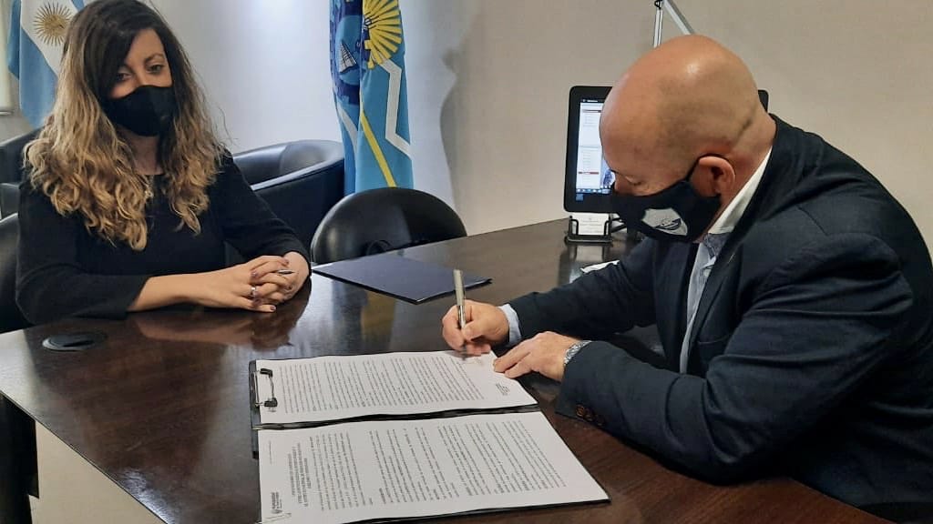 Sastre firmó convenio de cooperación con el PAMI