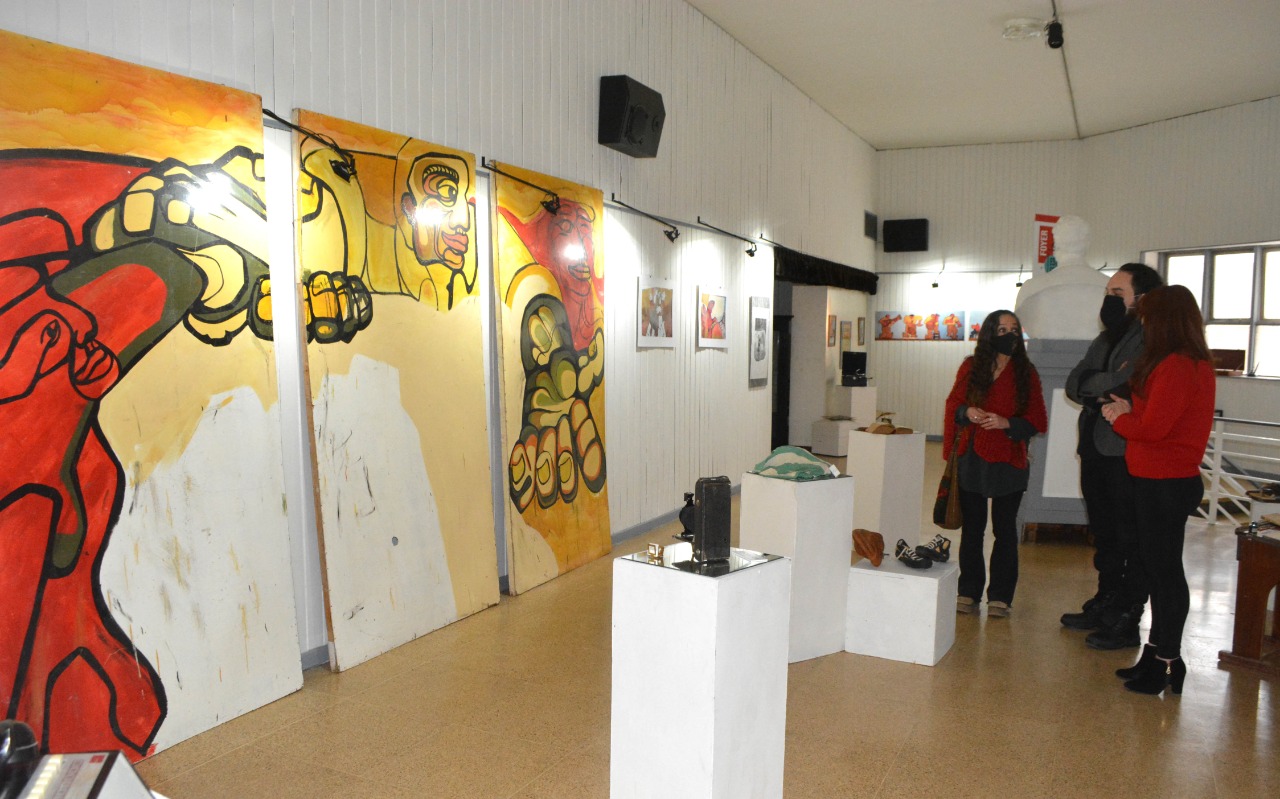 El Centro Cultural “José Hernández” de Rawson expuso obras en homenaje a Esteban Ferreyra