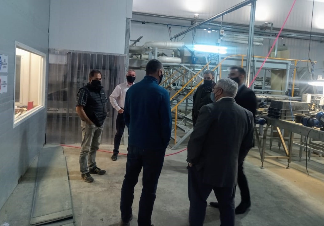 James y Cavaco recorrieron emprendimientos productivos en Gaiman