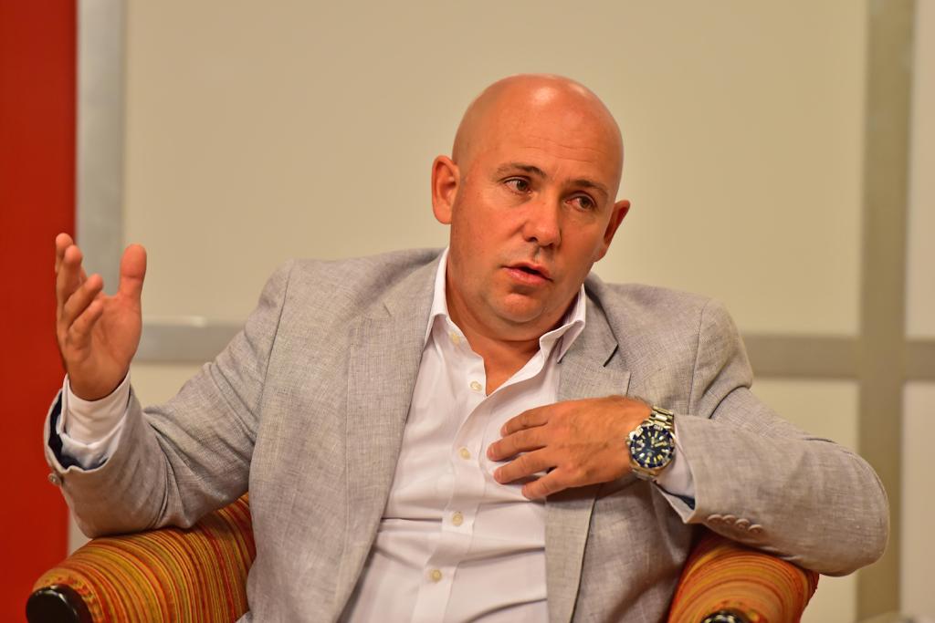 Sastre gestiona herramientas financieras para profesionales a través de créditos blandos