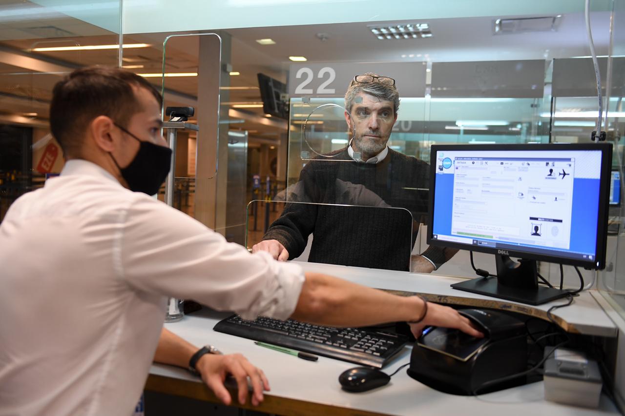 En los próximos días se habilitará el ingreso de argentinos y residentes con un PCR negativo, sin necesidad de cuarentena