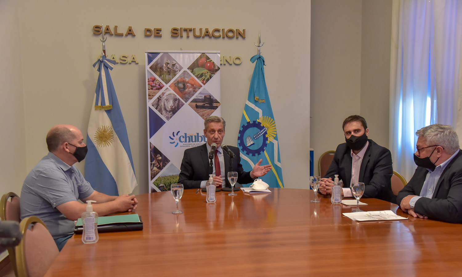 Arcioni encabezó la firma de convenios para destinar fondos a productores afectados por la Emergencia climática y agropecuaria