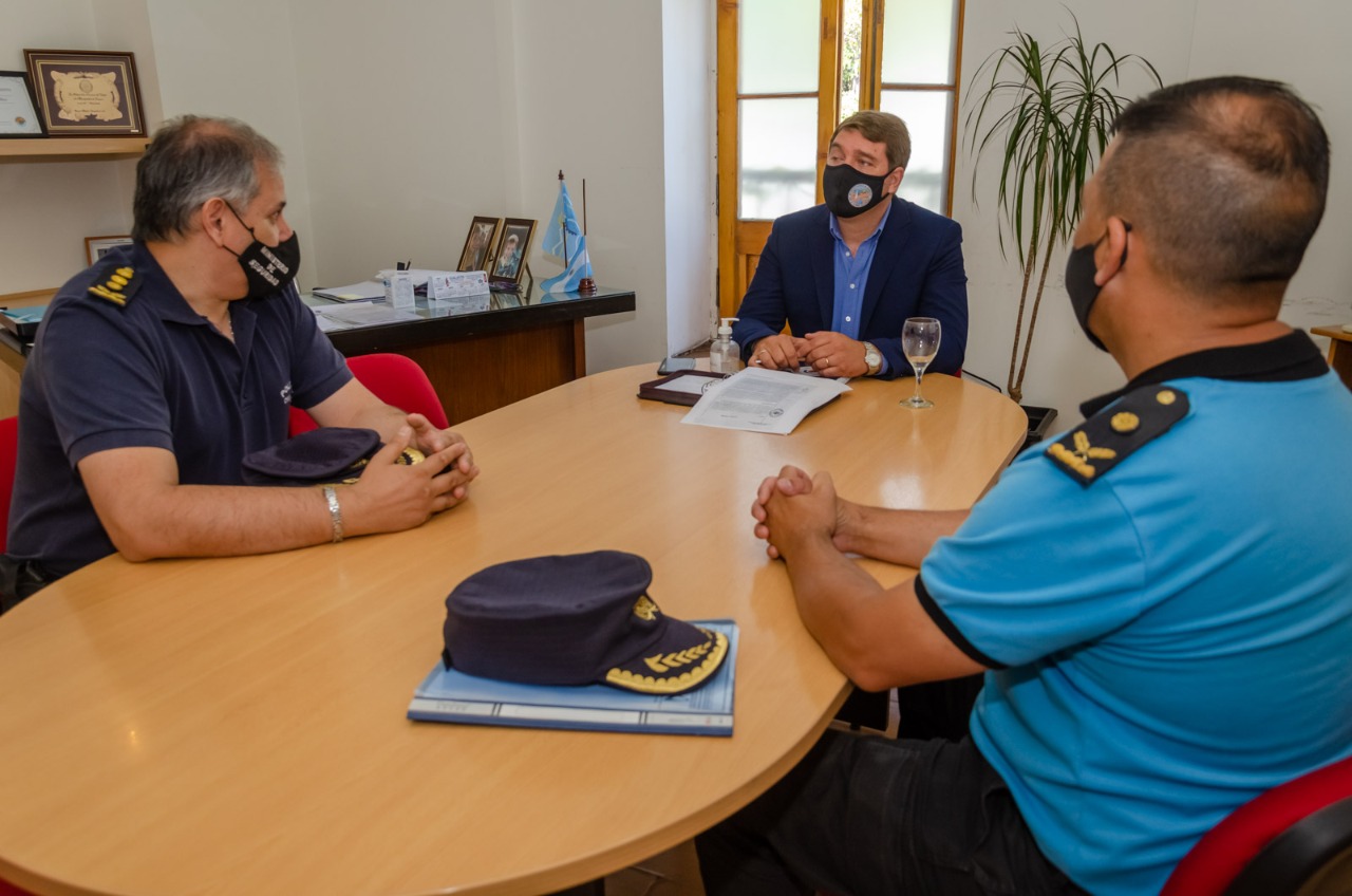 Biss recibió a autoridades policiales para abordar proyectos del Instituto 811