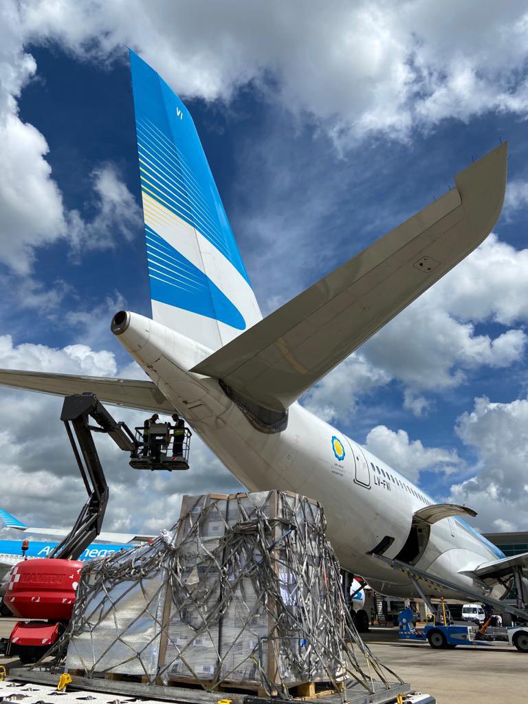 Hoy salió el primer vuelo de Aerolíneas con 2,5 toneladas de cerezas con participación de una empresa de Chubut