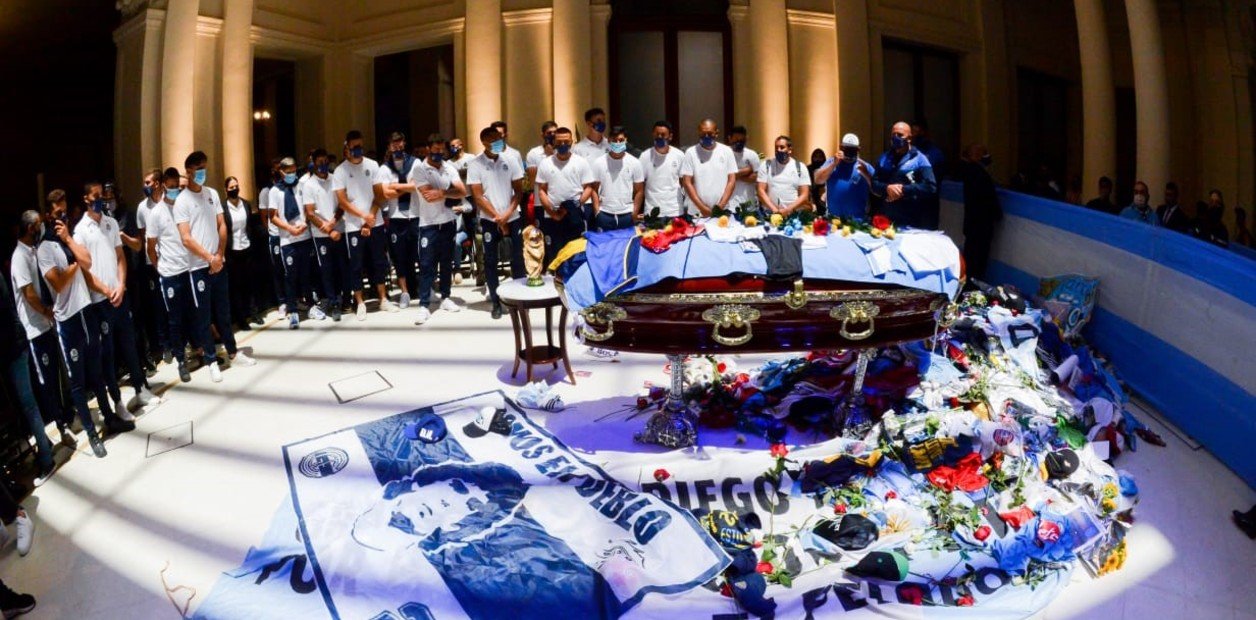 El plantel del “Lobo” despidió a su DT con un emotivo homenaje