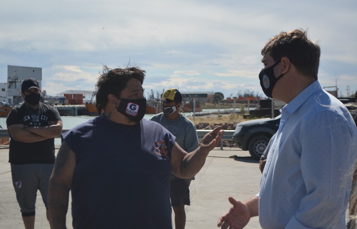 Biss se reunió en el puerto con trabajadores del sector pesquero