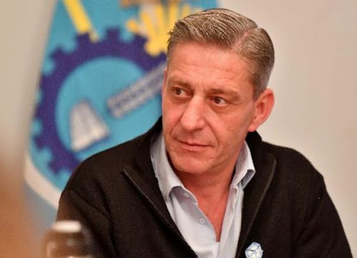Arcioni firmó un convenio para culminar la obra de la Terminal de Ómnibus de Gobernador Costa