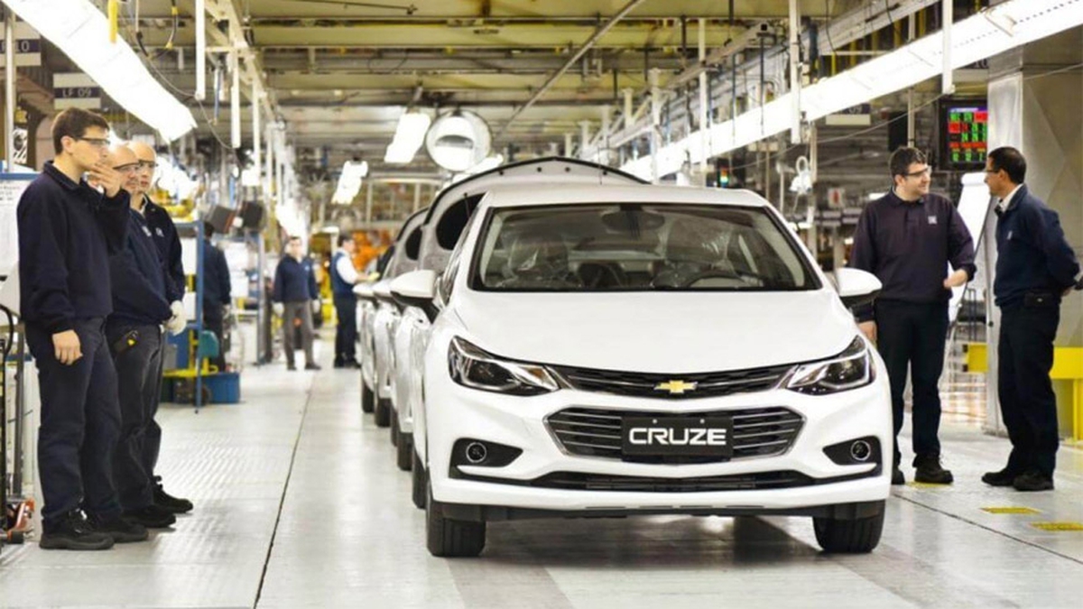 La industria automotriz redobla la apuesta y proyecta fabricar 440.000 vehículos para el 2021