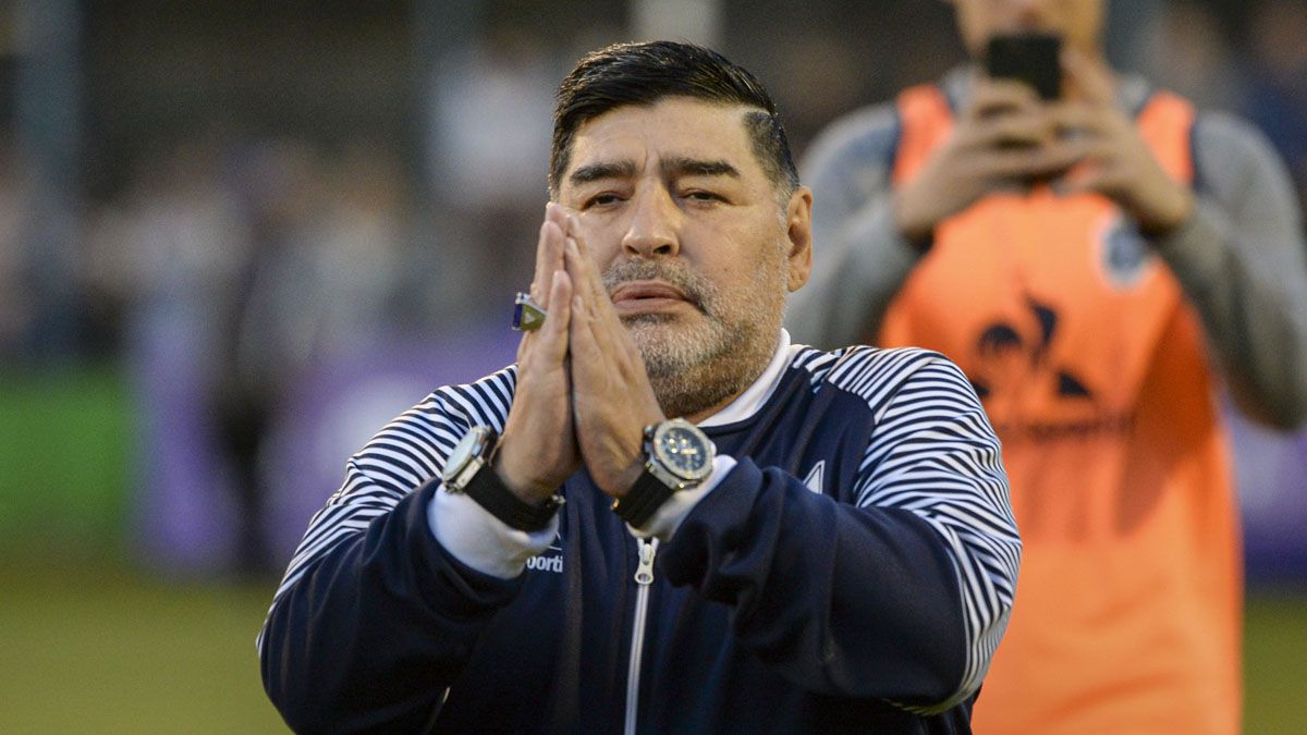Maradona quiere irse de la clínica, pero el cuerpo médico recomienda que se quede un día más internado