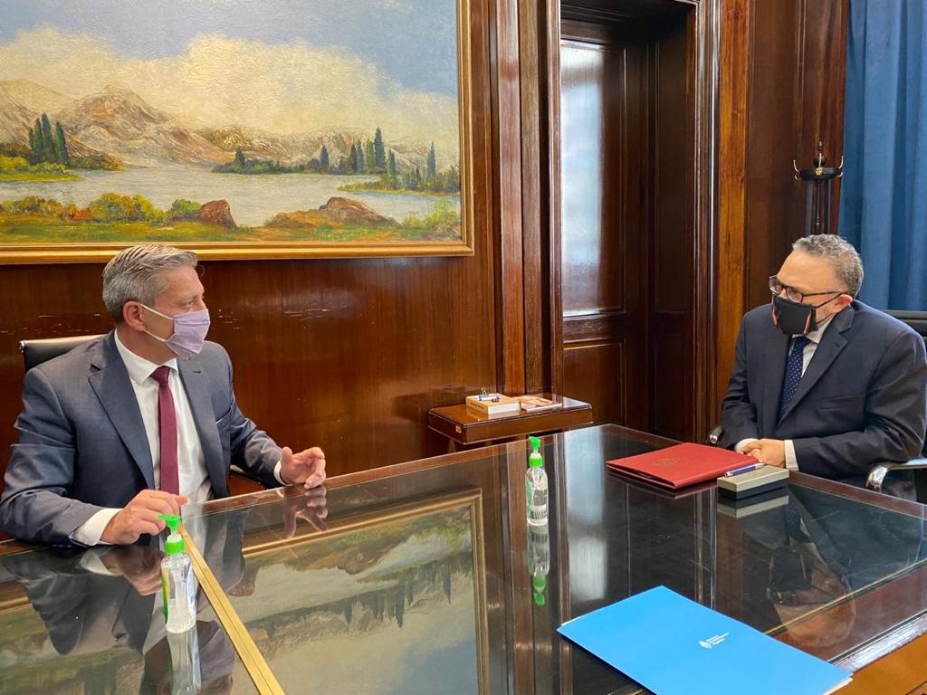 Arcioni firmó con Kulfas un acuerdo de financiamiento para Pymes chubutenses por 400 millones de pesos