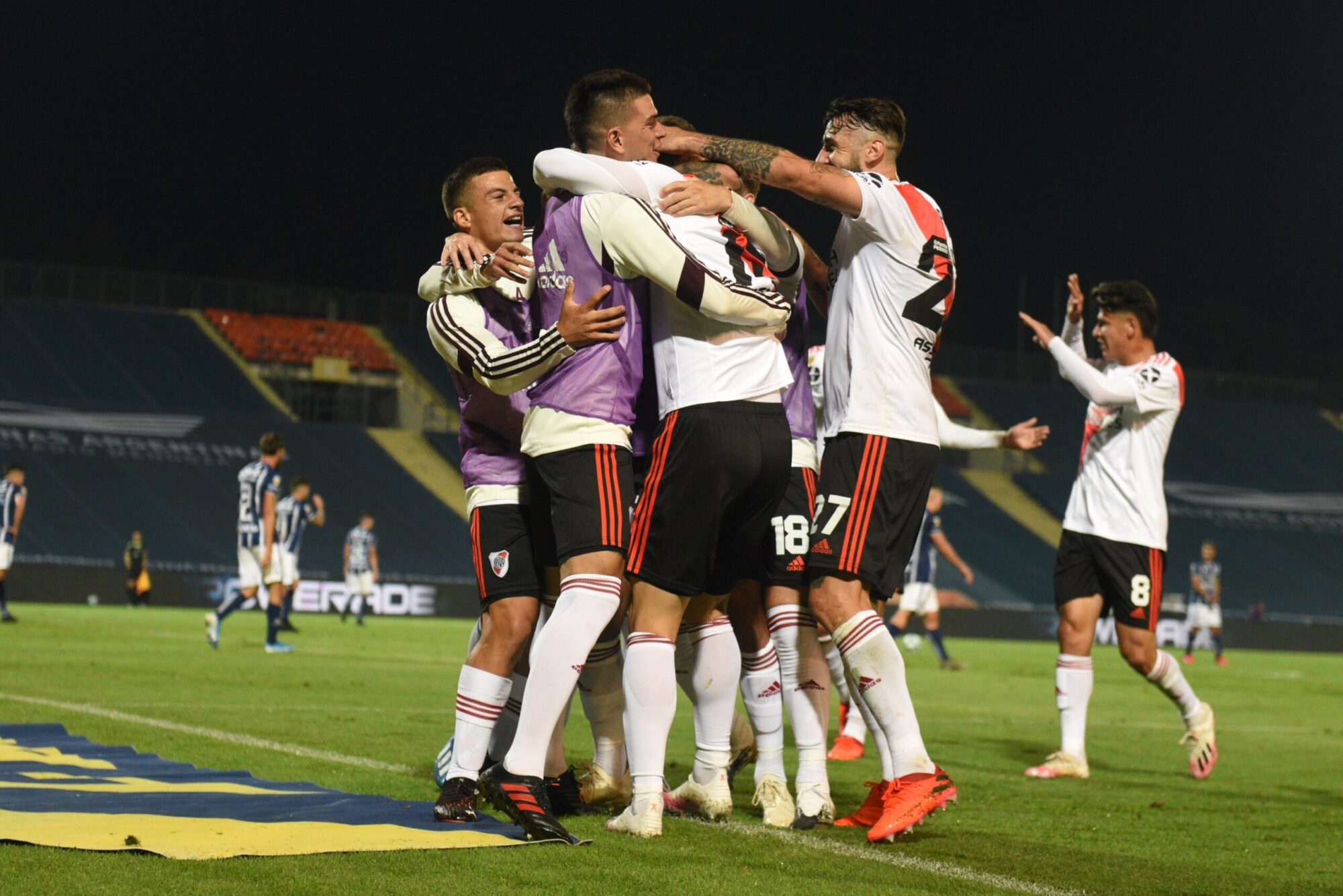 Sin sobrarle nada, River logró un triunfo valioso en Mendoza