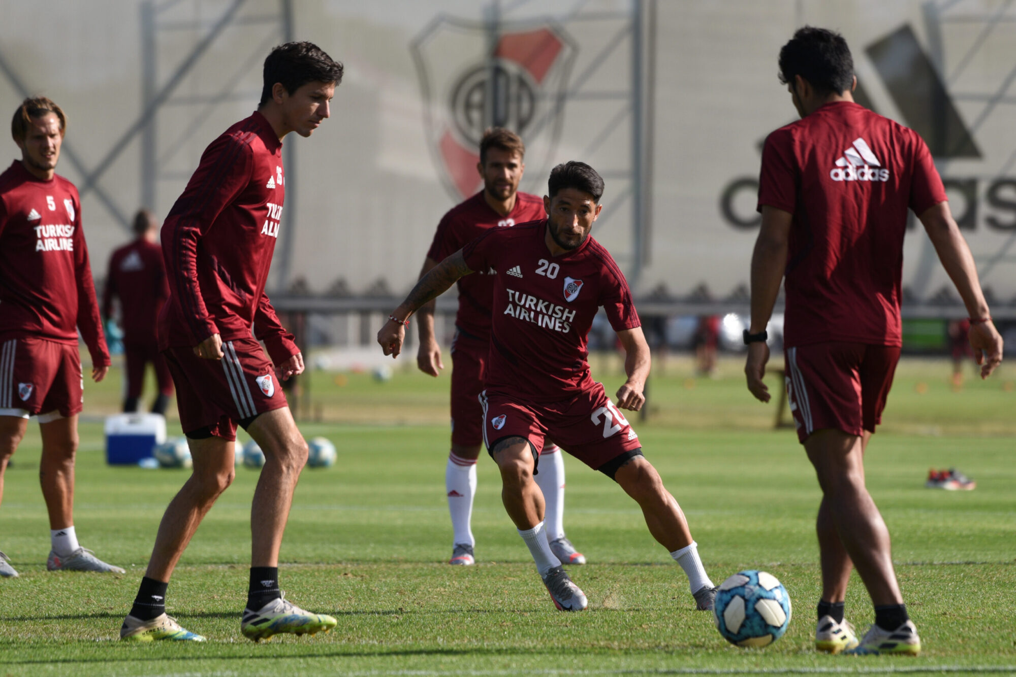 River visita al líder Banfield sin algunos de sus titulares