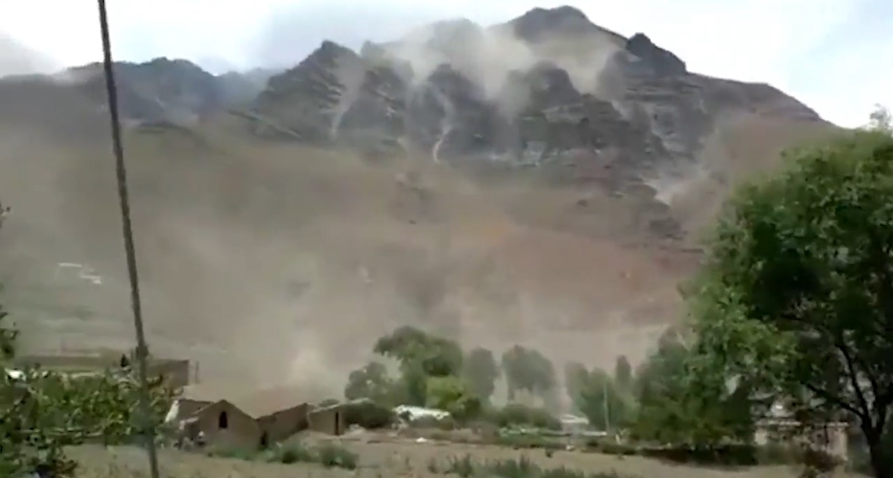 Un sismo de 5.9 sacudió a Salta y Jujuy provocando desmoronamientos en cerros