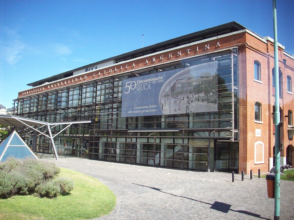 Las universidades vuelven a las clases presenciales con estrictos protocolos