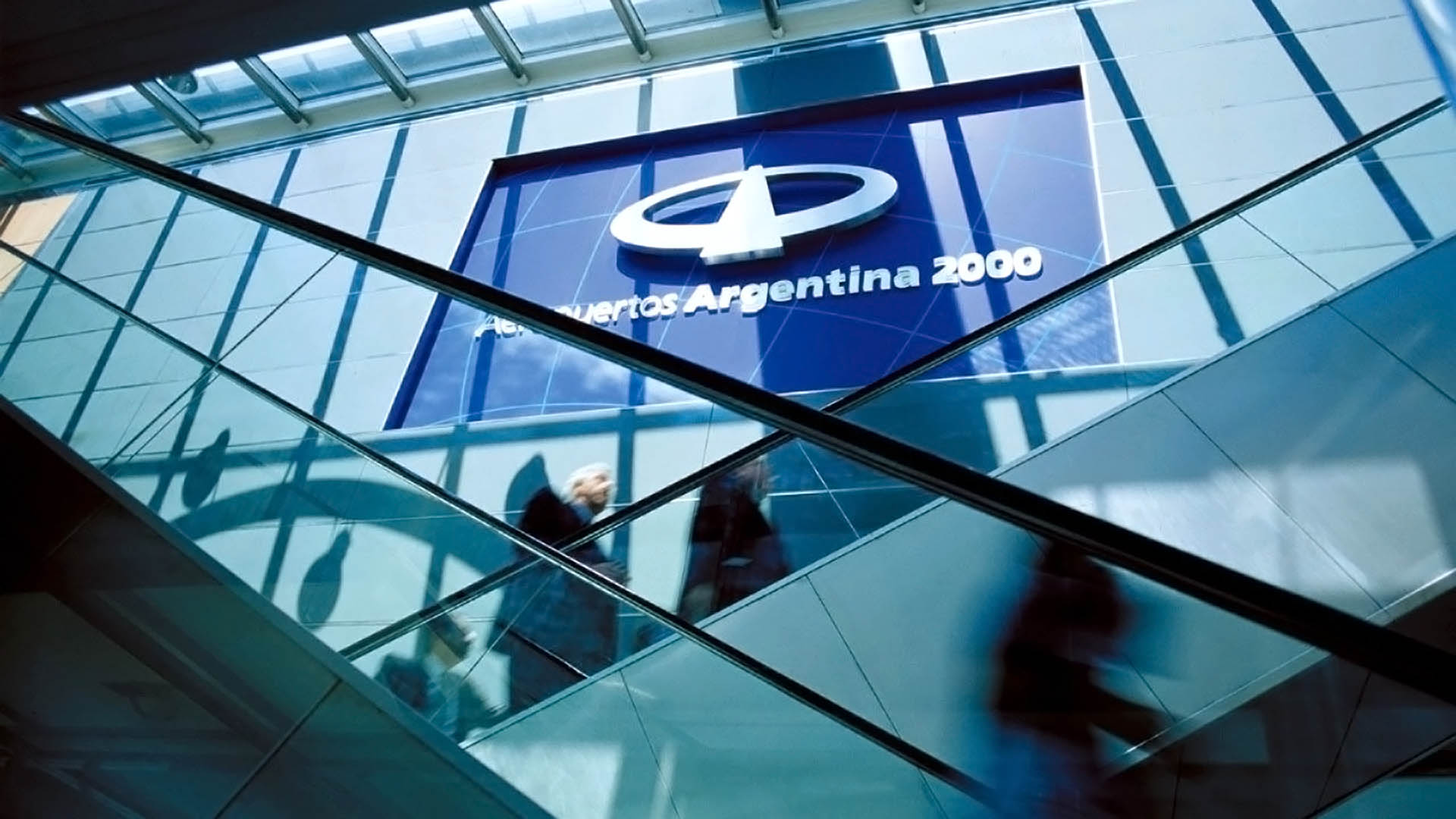 El Gobierno oficializó la prórroga por 10 años de la concesión de Aeropuertos Argentina 2000 y la empresa deberá invertir u$s 2.500 millones