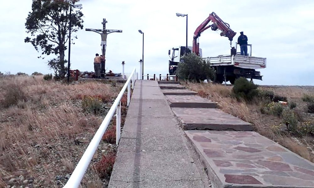 Se reinaugura el Cristo Redentor situado en el acceso a Rawson por ruta 25