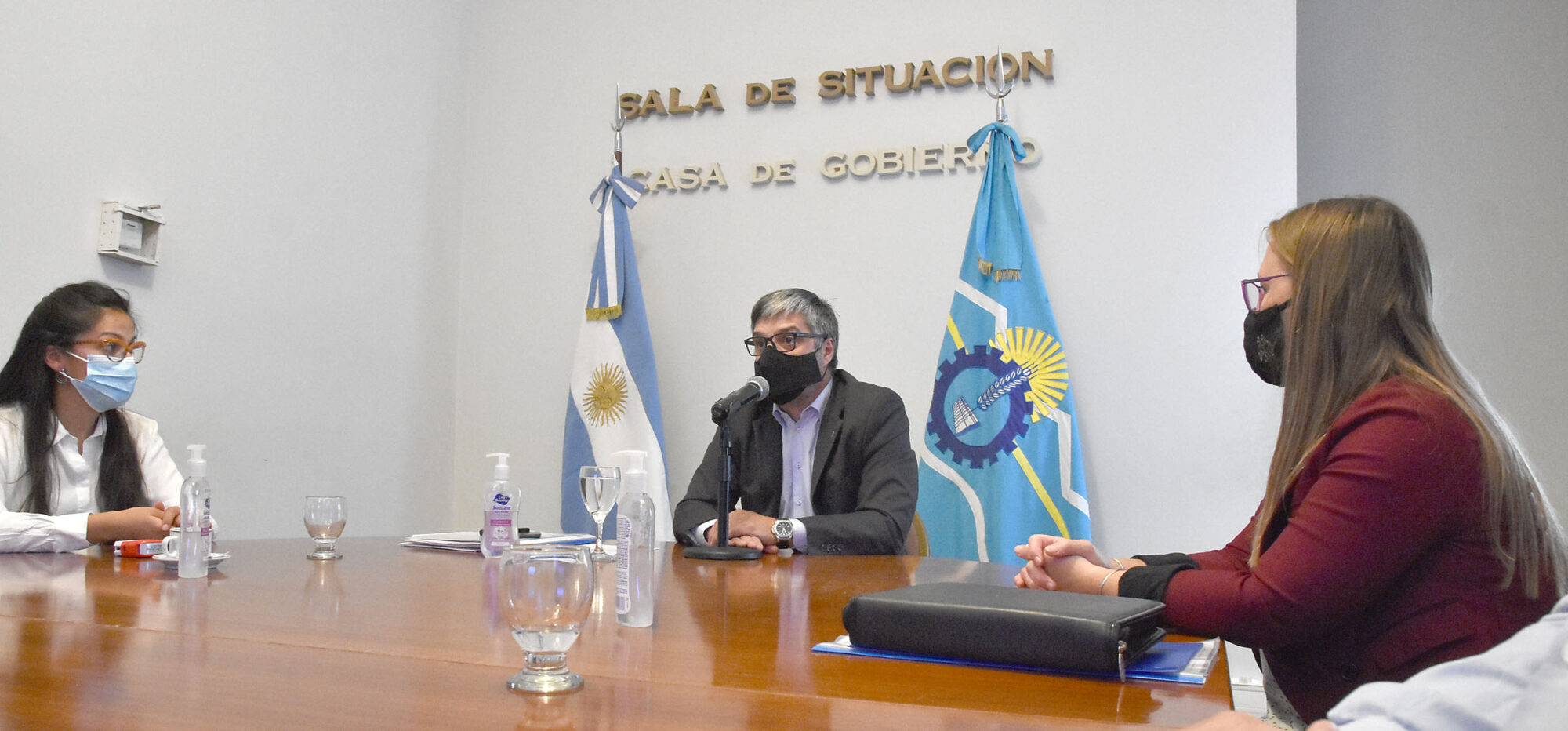 El Gobierno de la Provincia firmó convenios que benefician a Lago Blanco, Río Mayo y El Maitén