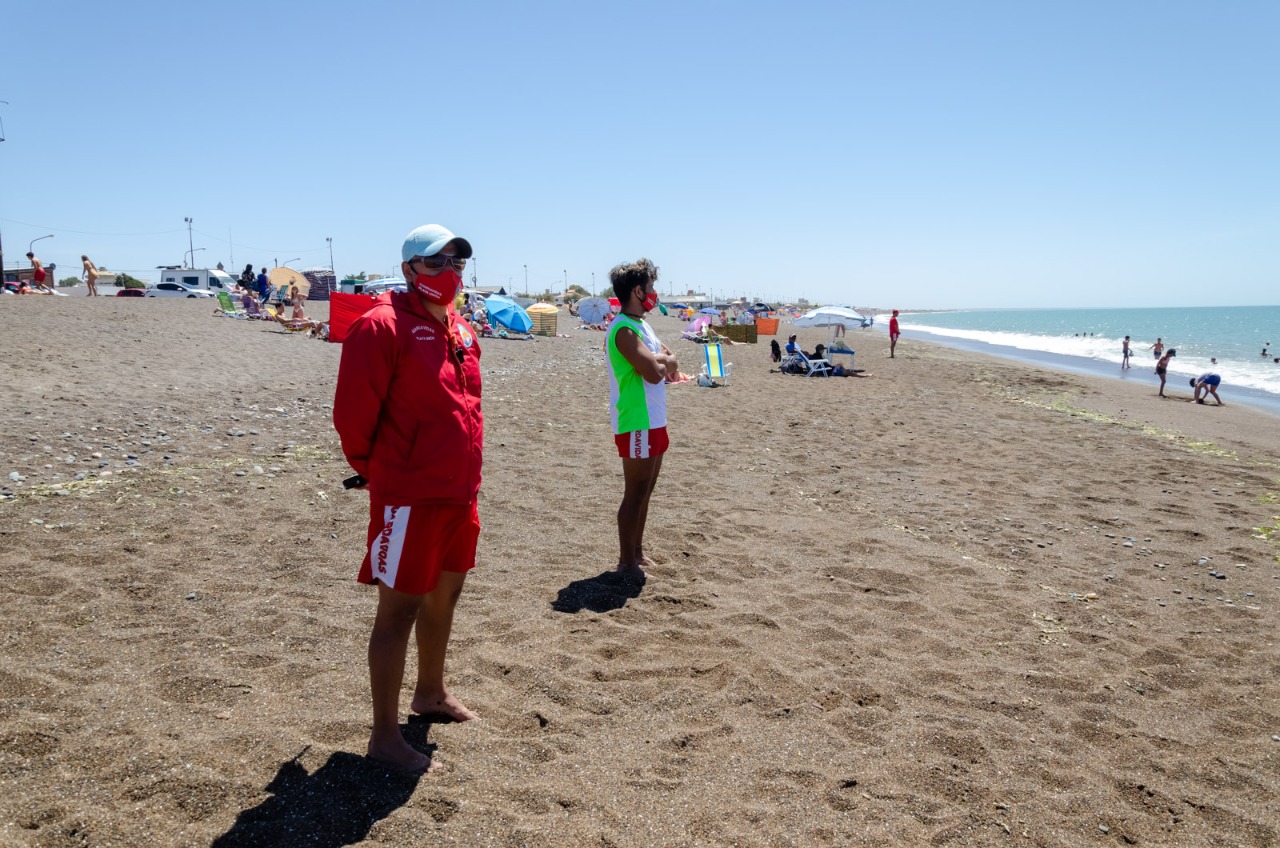 Temporada de verano: 65 guardavidas custodiarán a los bañistas en Playa Unión