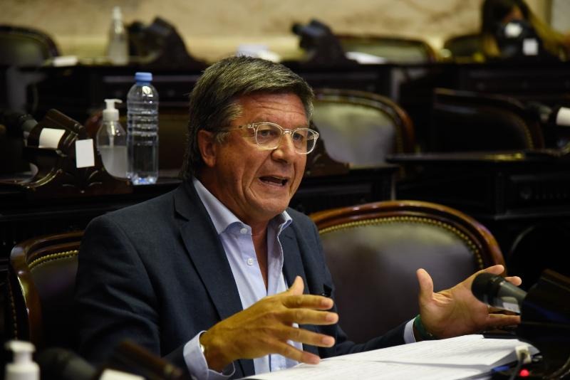 Menna calificó de “saqueo” y “estafa” a la nueva fórmula de las jubilaciones