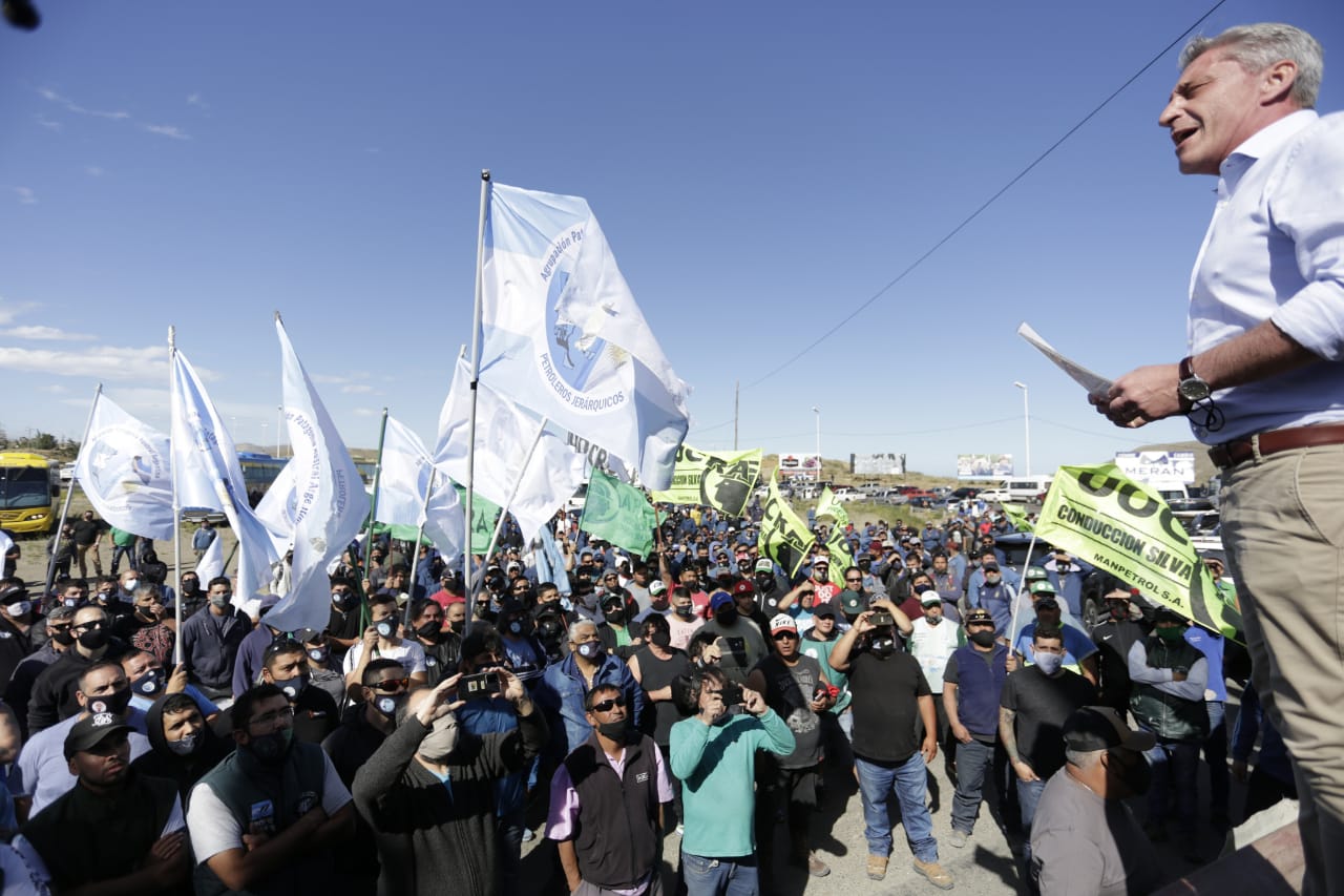 Los gremios del trabajo respaldaron al gobernador Arcioni y pidieron que se debata un plan de desarrollo productivo