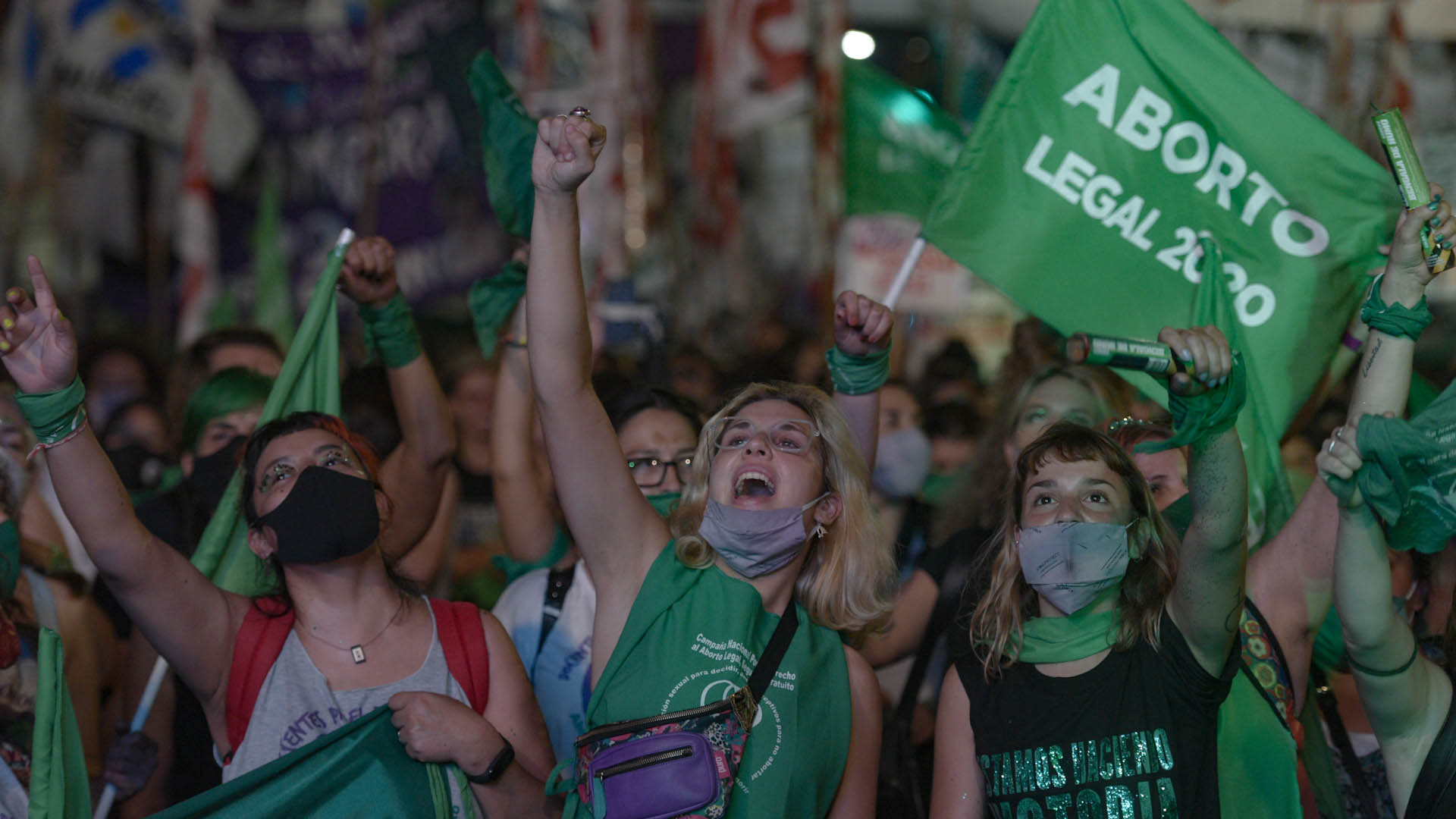 En una histórica sesión el Senado aprobó el aborto legal