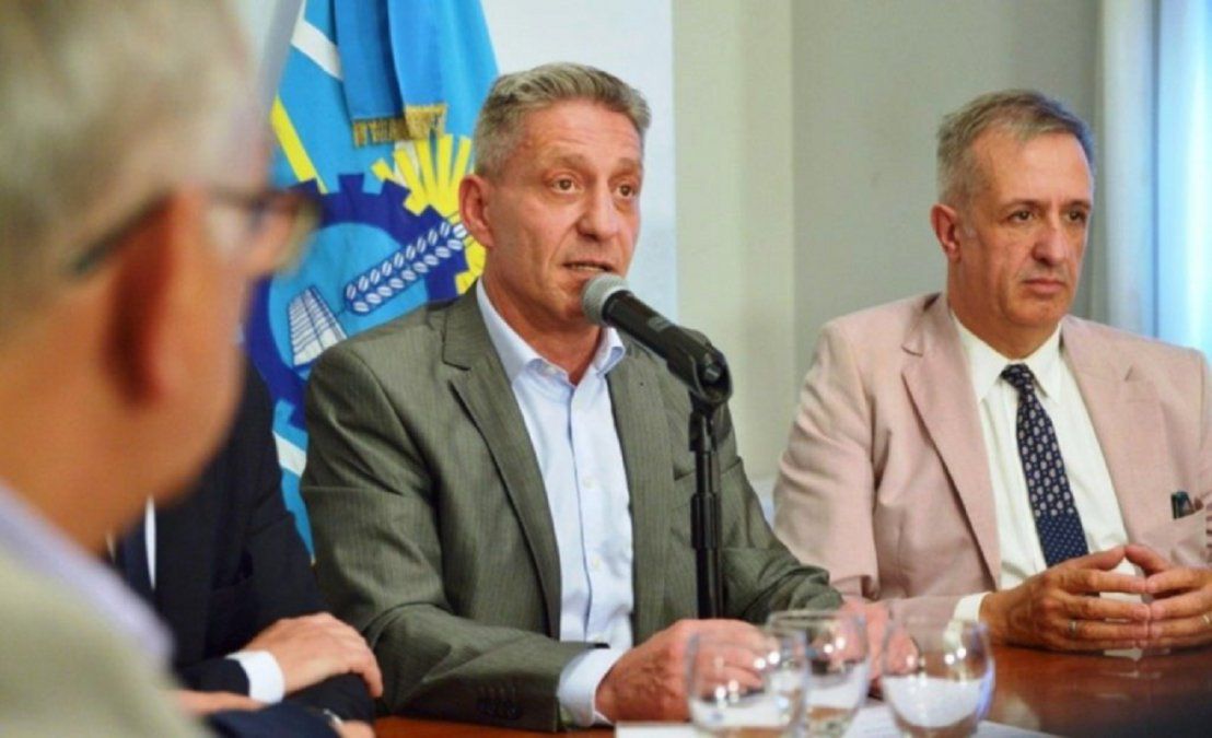 Arcioni y Antonena brindarán detalles hoy sobre el acuerdo con el 90% de los bonistas por la renegociación de la deuda