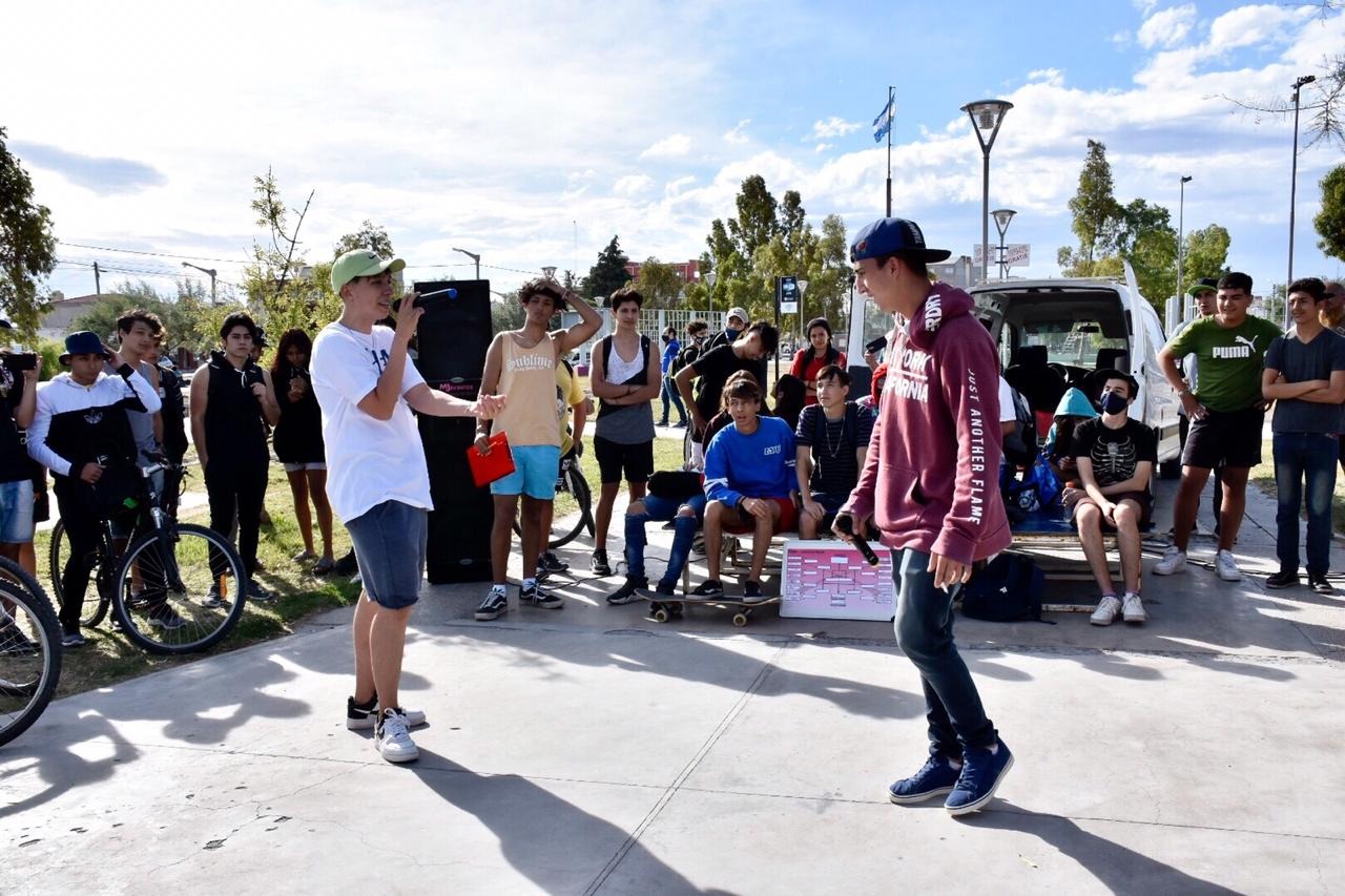 El freestyle copó la Plaza Alfredo García de Trelew