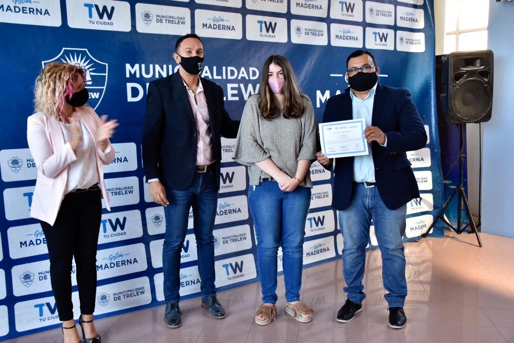 Maderna entregó certificados de formación laboral para personas con discapacidad