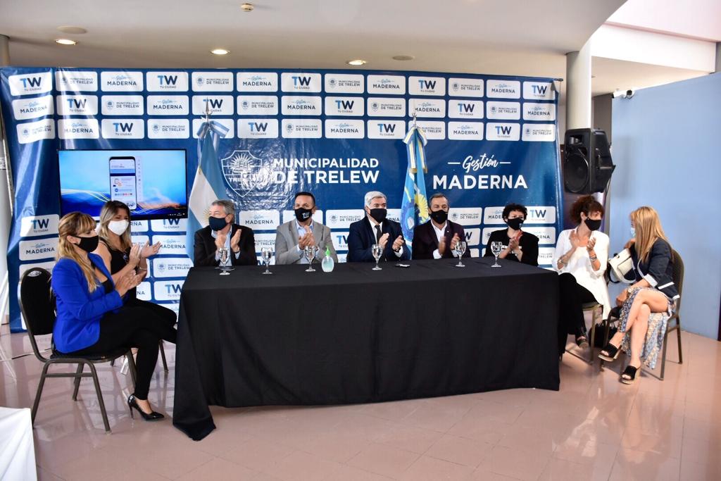 Miquelarena y Maderna presentaron en Trelew la App para casos de violencia por motivos de género
