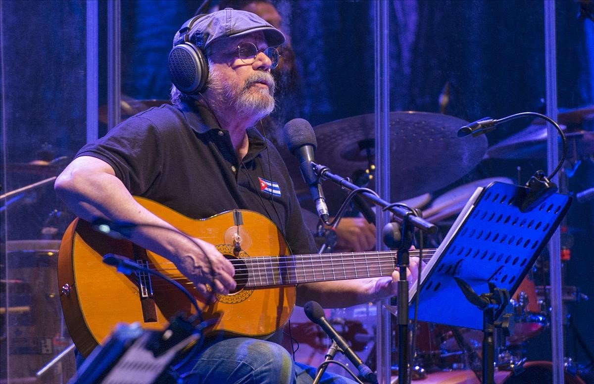 Silvio Rodríguez, Parodi y Trueno comparten una canción en la semana de la Democracia