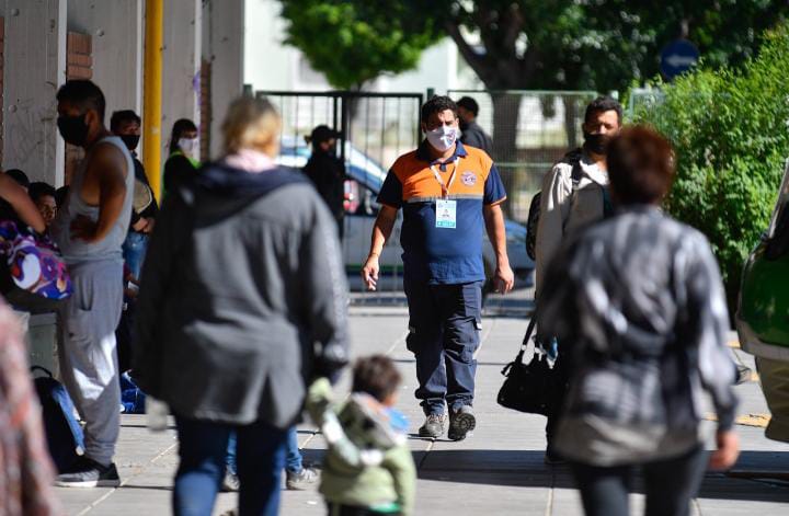 Se intensifican los controles en la Terminal de colectivos de Trelew  por la gran concurrencia de viajeros