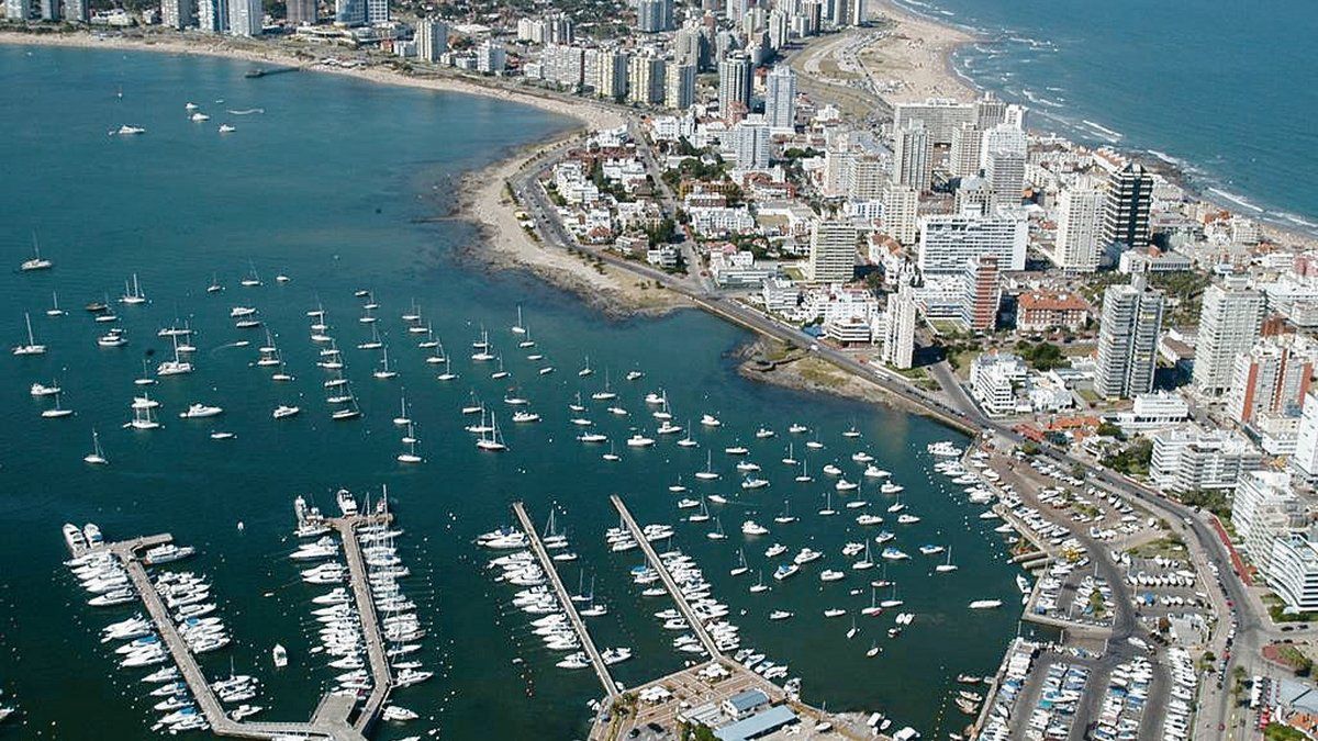 Uruguay se blinda durante 20 días por la suba de contagios y muertes por coronavirus y no habrá ingresos de turistas