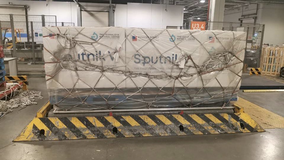 Aterrizó en Moscú el vuelo de Aerolíneas Argentinas que traerá 300 mil dosis de la vacuna Sputnik V