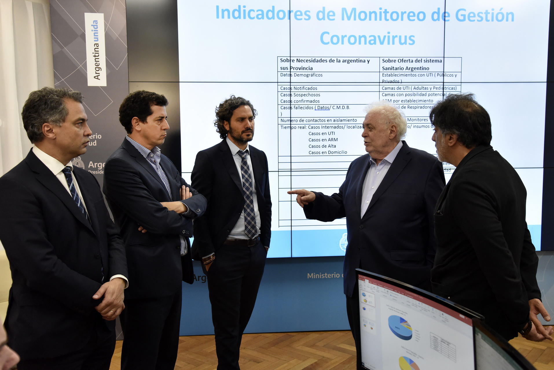 Ginés, Wado de Pedro y Moroni definen hoy si cierran los ingreso de vuelos desde países con nueva cepa