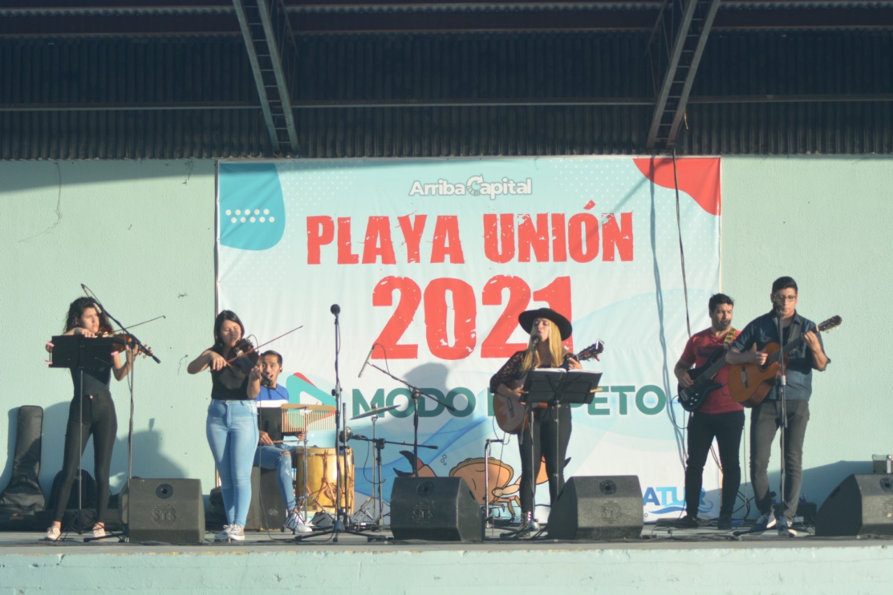 Playa Unión vive días a pura música en el anfiteatro