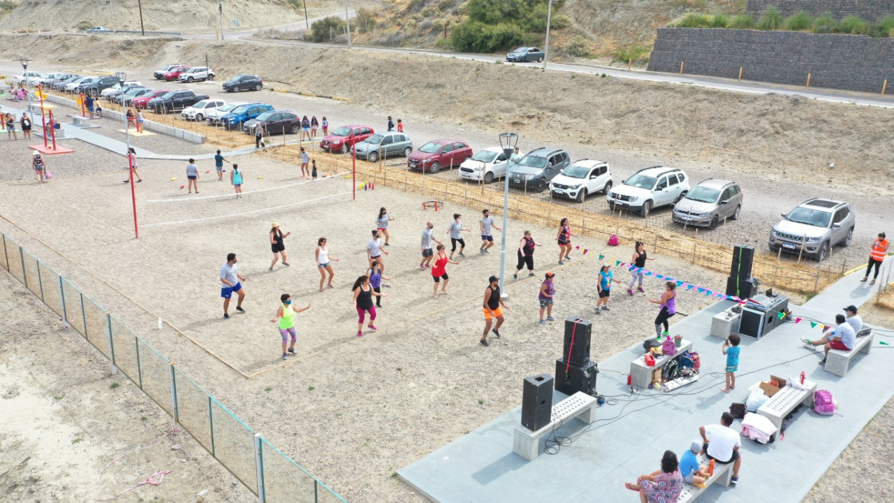 Autocine, playas y plazas recreativas en Comodoro: Propuestas municipales para disfrutar en familia