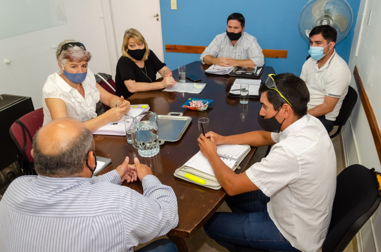 Gaiman busca nutrirse de la experiencia de trabajo del municipio de Rawson con las vecinales