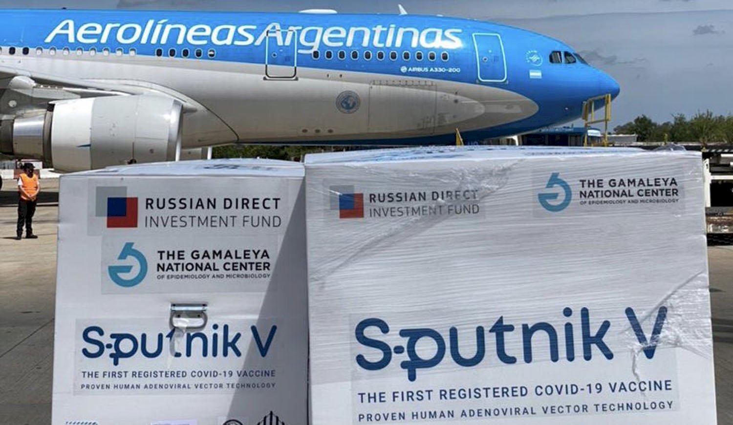 Llegó a Ezeiza el tercer vuelo de Aerolíneas Argentinas con 220.000 nuevas vacunas Sputnik V