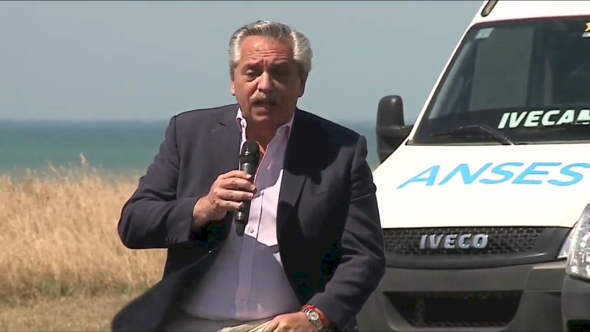 Alberto Fernández dijo que “no se puede jugar con fuego porque el virus sigue circulando” y apuntó contra los jóvenes