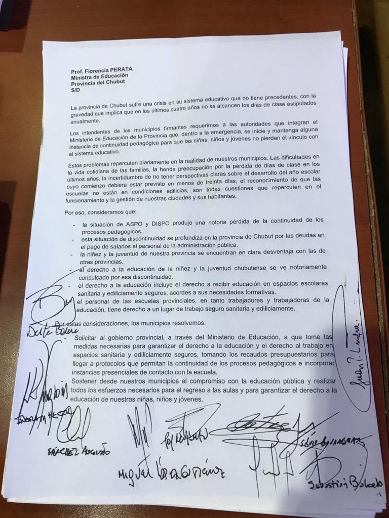 Cumbre de intendentes del PJ en Dolavon: Firmaron un documento solicitando a la ministra Perata el comienzo de clases con protocolos y pago de sueldos atrasados