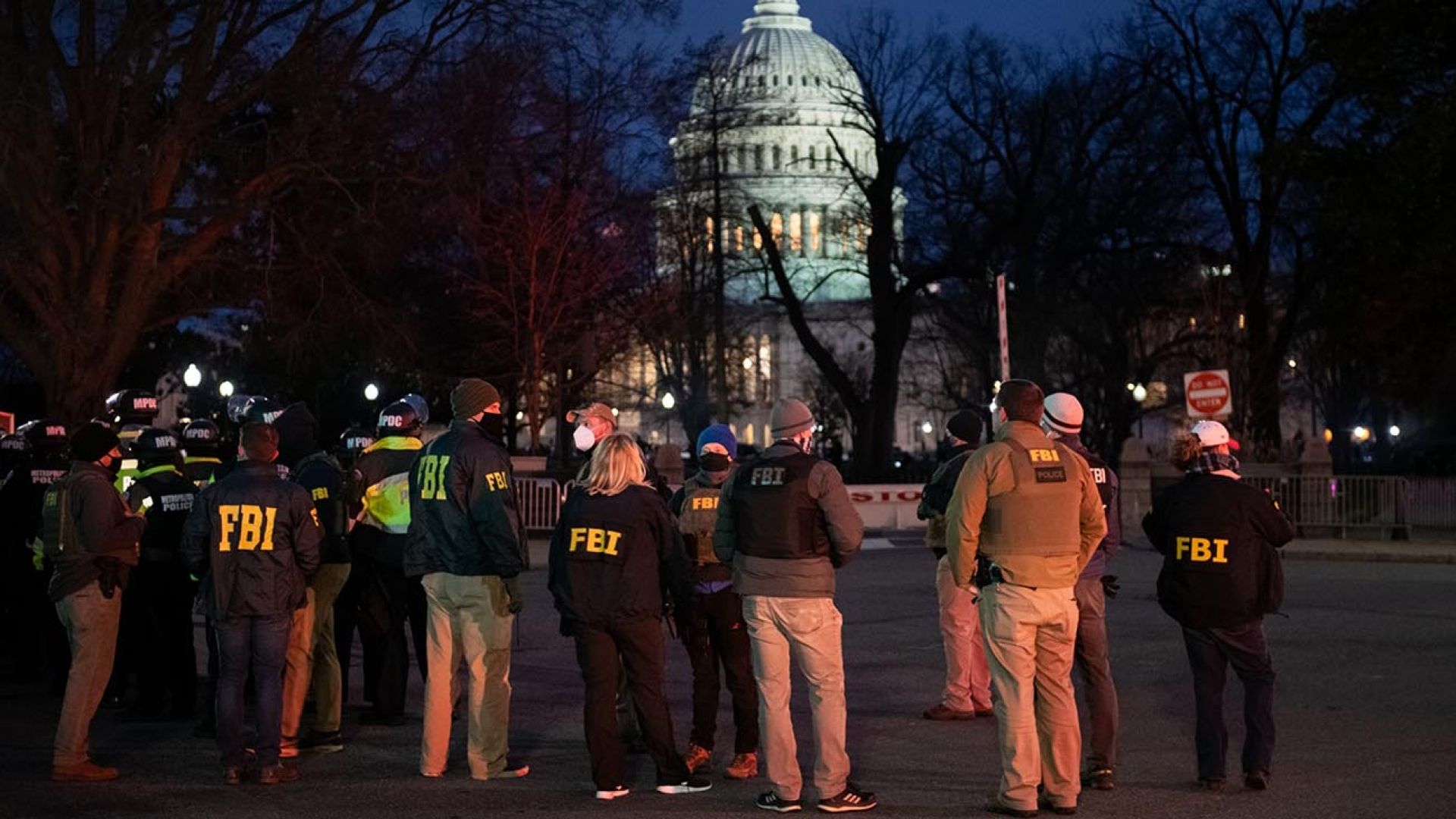 El FBI investigará los hechos de violencia y muertes en el Capitolio y abrió una web para recibir pistas
