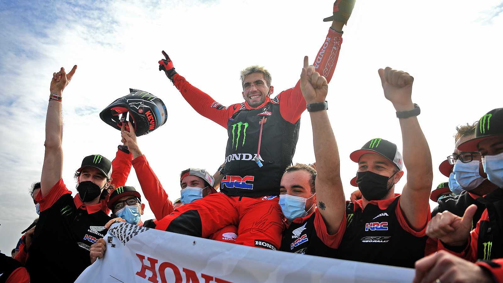 Histórico: El argentino Kevin Benavides ganó el Rally Dakar en la categoría motos