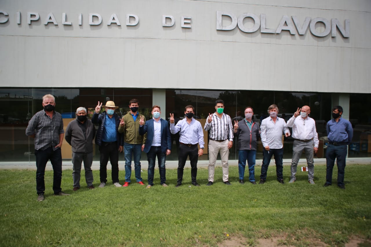 La reunión de intendentes del PJ posicionó a Luque para 2023, el nombre de Nervi como compañera de fórmula y la sangría en la alianza Chubut al Frente