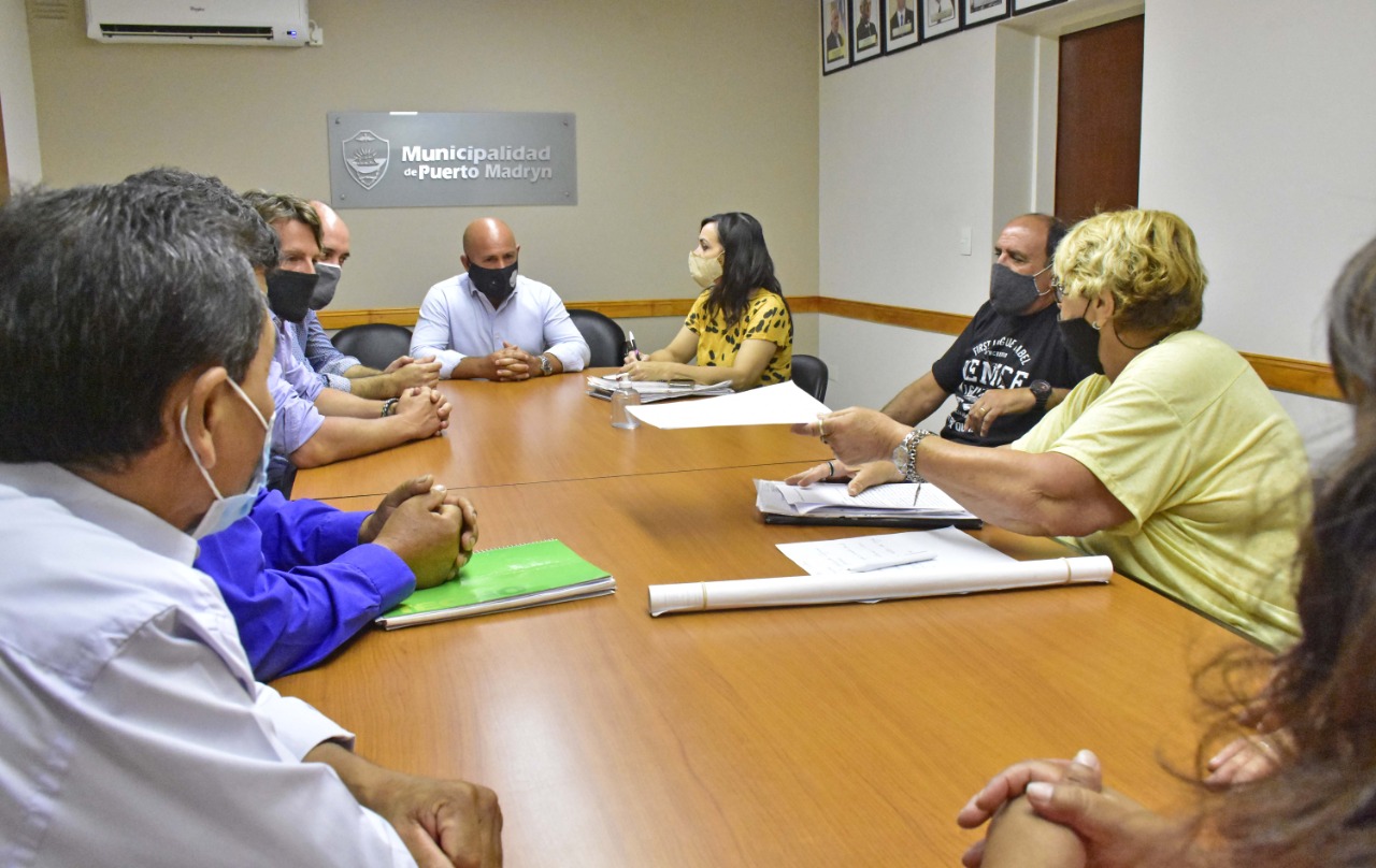 Sastre se comprometió a instalar luminarias y construir una calle para mejorar la calidad de los vecinos del Parque Agroforestal