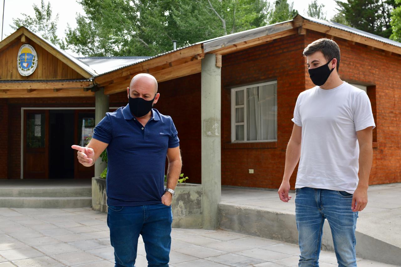 Sastre se reunió con el jefe comunal de Dique Ameghino para conocer las necesidades de la localidad en plena temporada