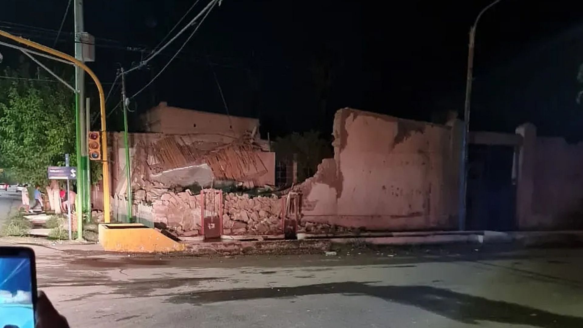 Un terremoto en San Juan de 6.4 grados en la escala Richter sacudió a varias provincias del país