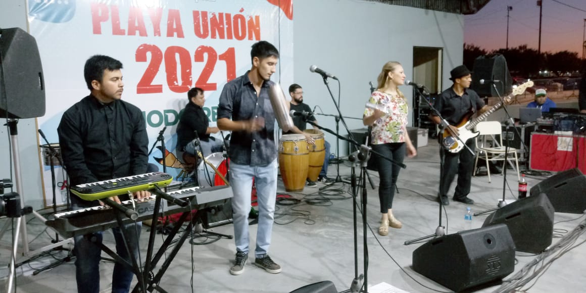 El clima acompaña los espectáculos musicales que se desarrollan en el Anfiteatro